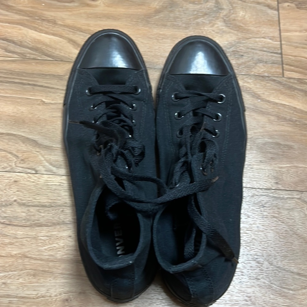 Chuck taylor all black size 10.5 men